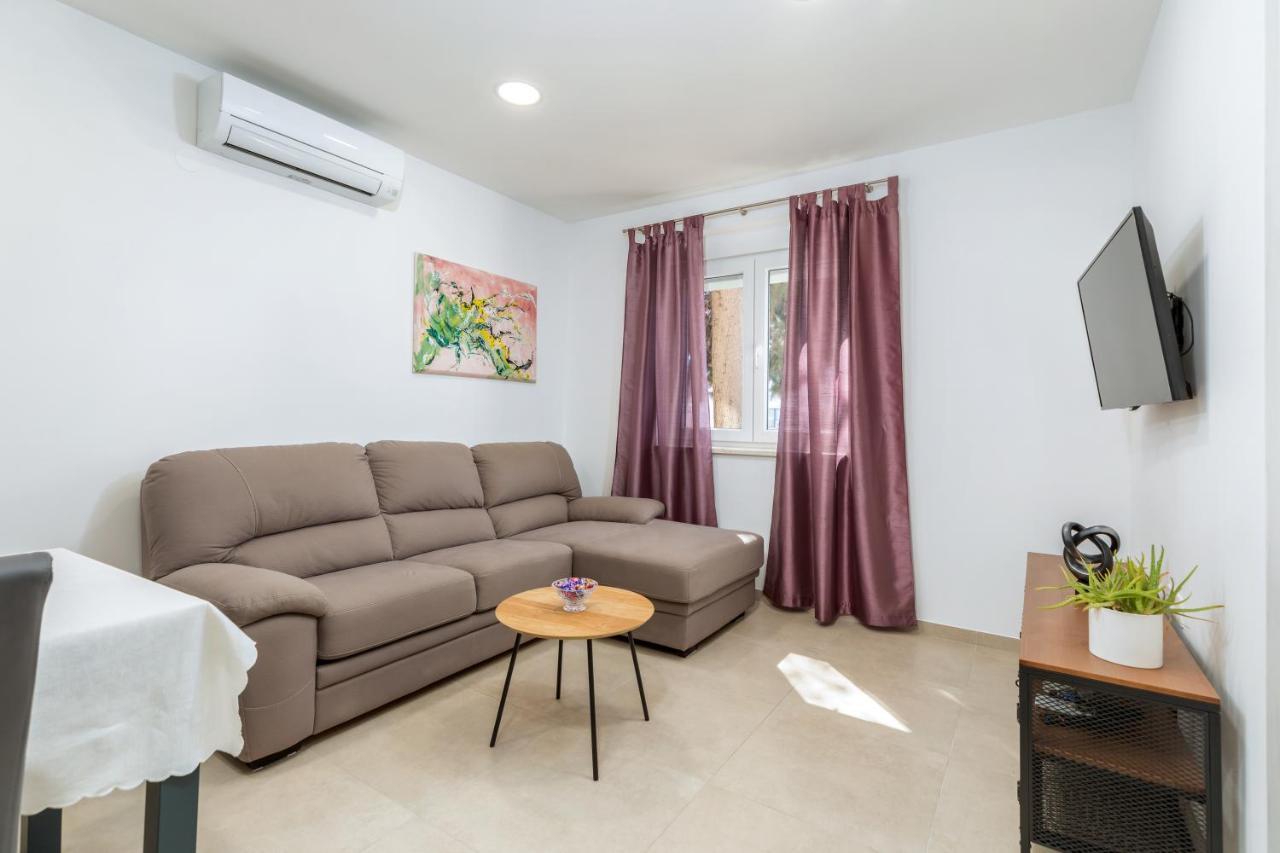 Apartment Lorilu Pula Exteriér fotografie